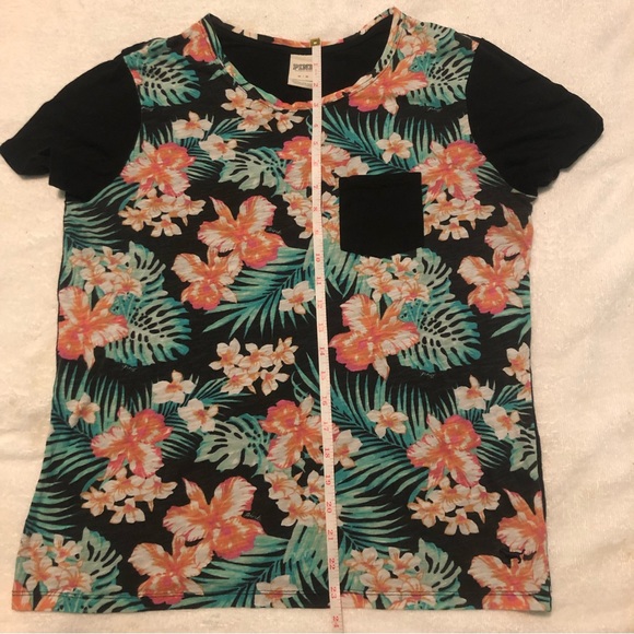 3/20$ Pink Victoria Secret - Flower Hawaiian Shirt w/pocket - Picture 5 of 5